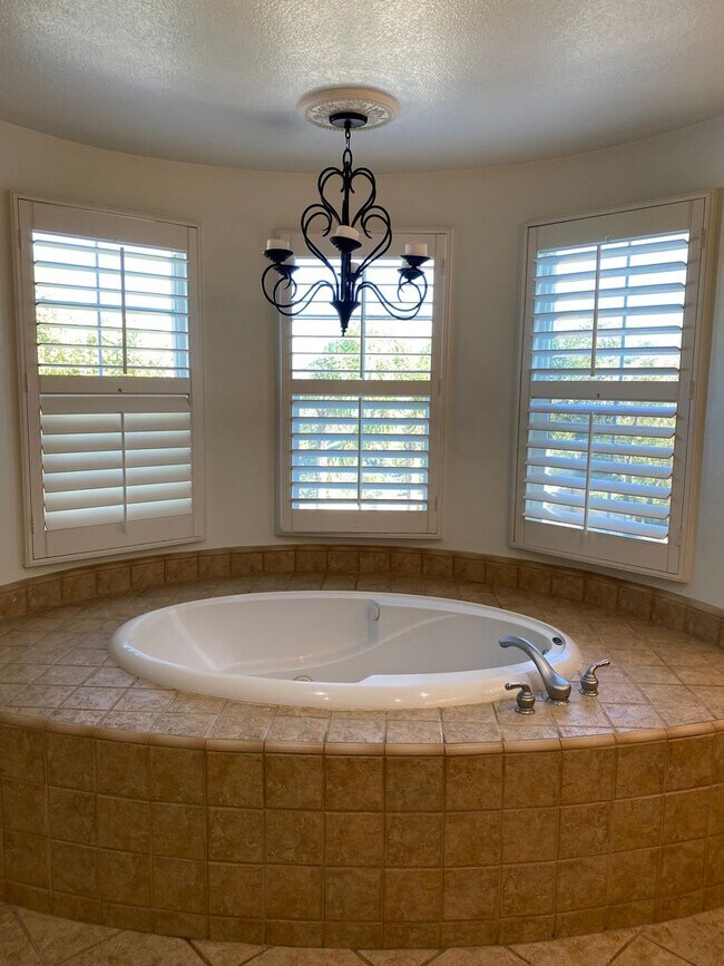 Building Photo - 5 Bed, 5 bath cul-de-sac Executive Home