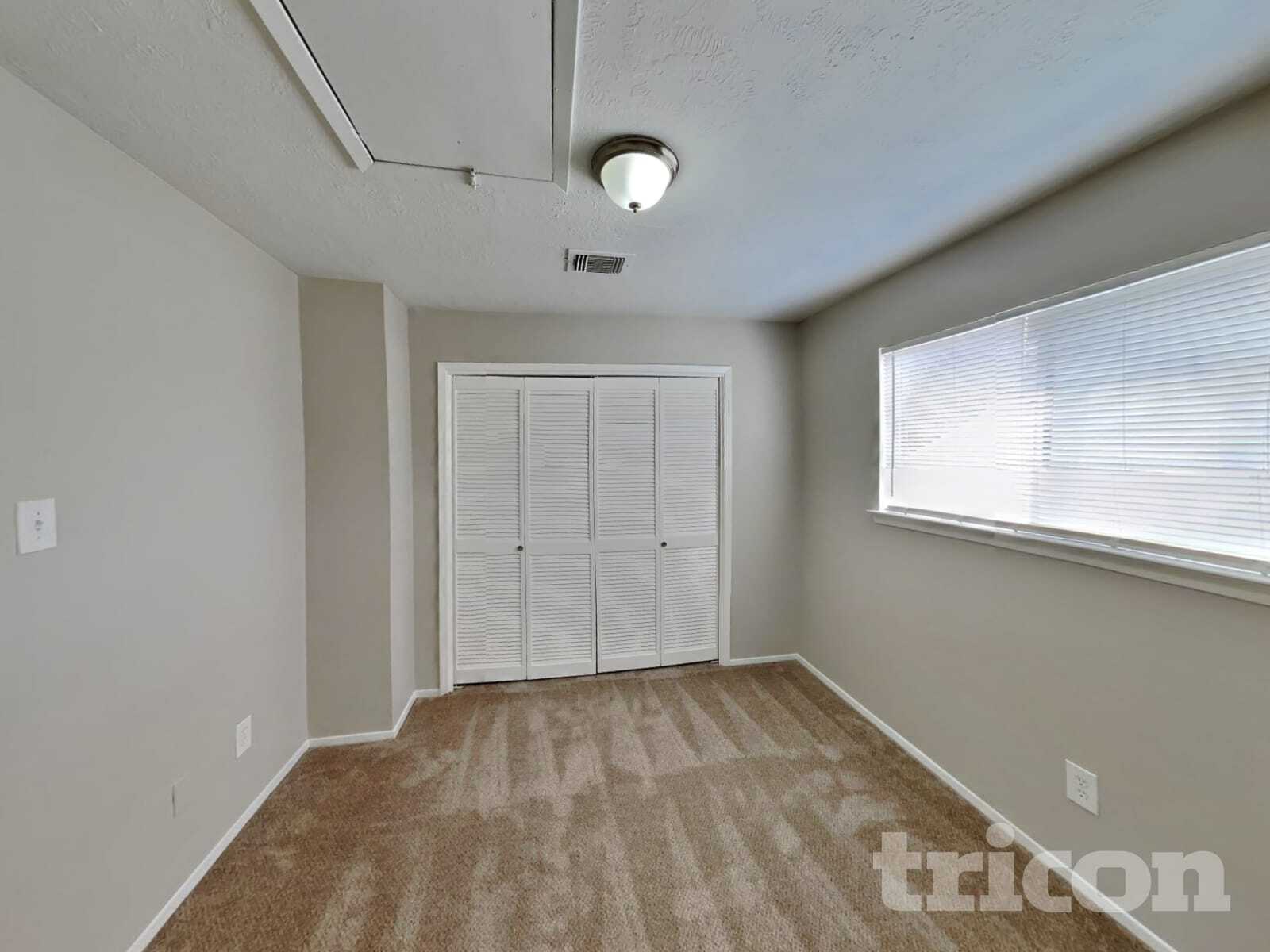 Building Photo - 8522 Lake Crystal Dr