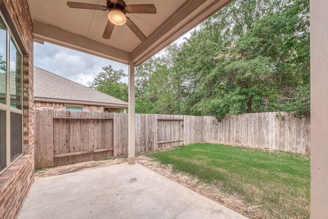 Building Photo - 2261 Oak Cir Dr N