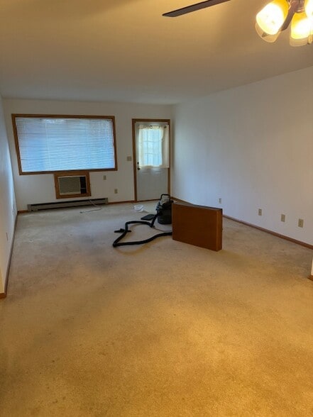 Living room - 318 Humar St