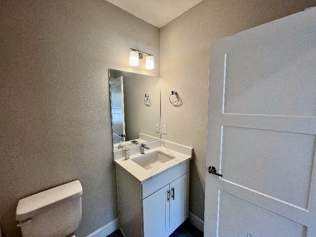 Building Photo - 1302 W Carmen St
