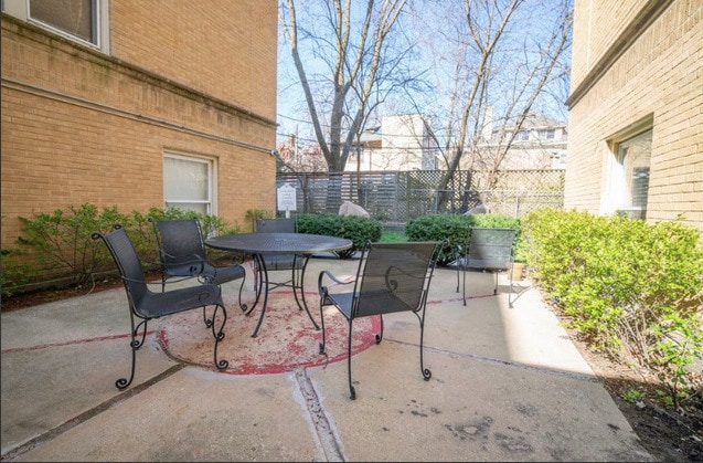 Building Photo - 4240 N Clarendon Ave