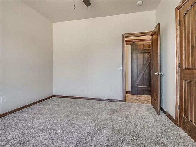 Building Photo - Fantastic 3/2 Gated Neighborhood Choctaw S...