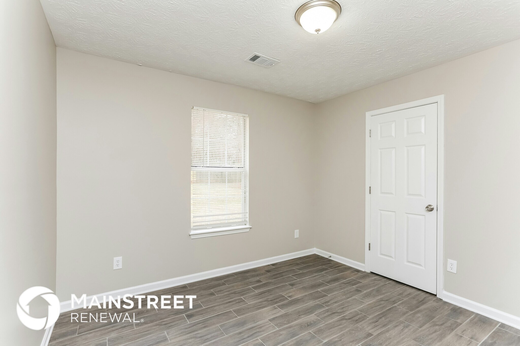 Building Photo - 305 Barr Cir