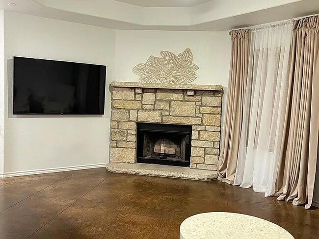 Building Photo - 430 Summit Ridge Dr N