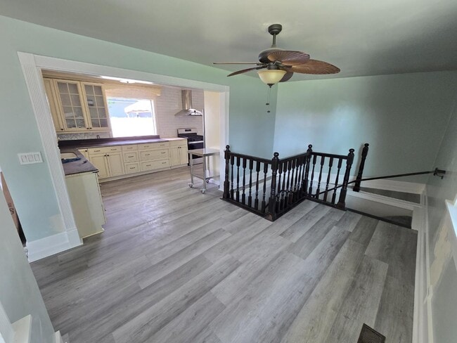 Building Photo - 309 E 200 S