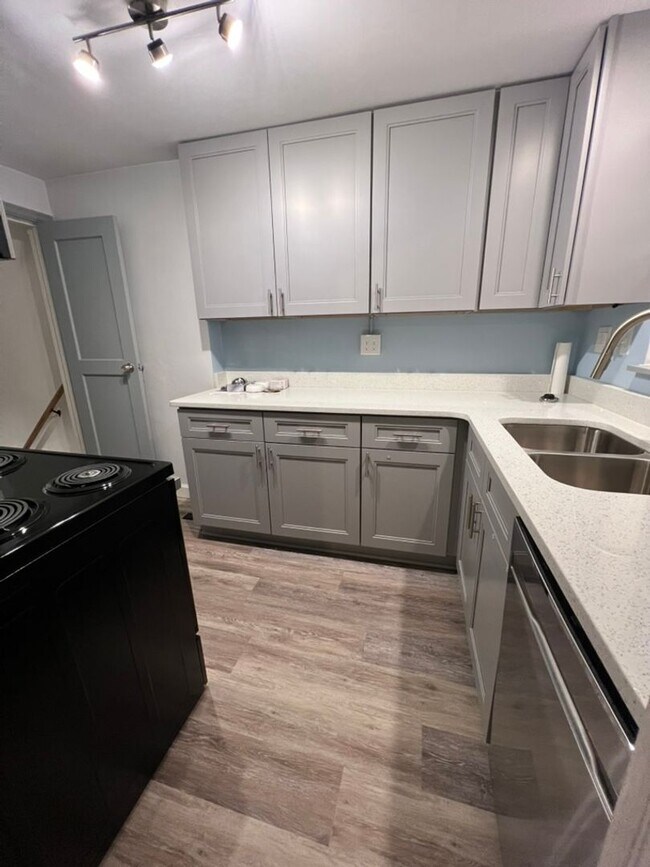 Building Photo - Updated 2 bedroom cutie in Brentwood! ** H...