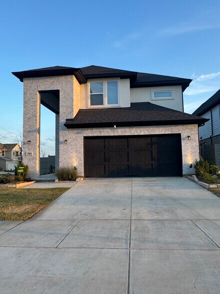 Primary Photo - 701 Harmony Trl