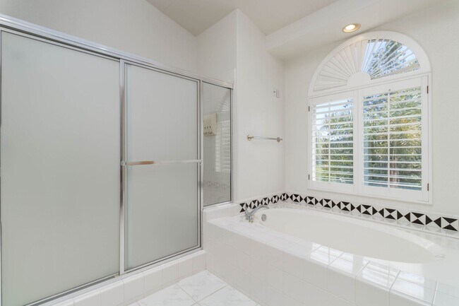 Building Photo - 32579 Valentino Way