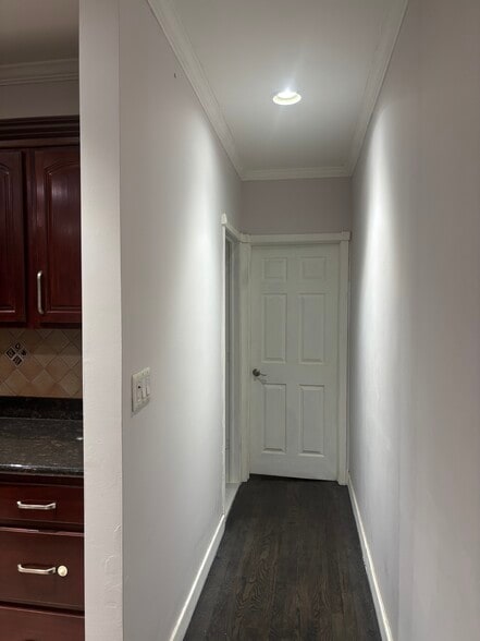 Building Photo - 25 Gelston Ave