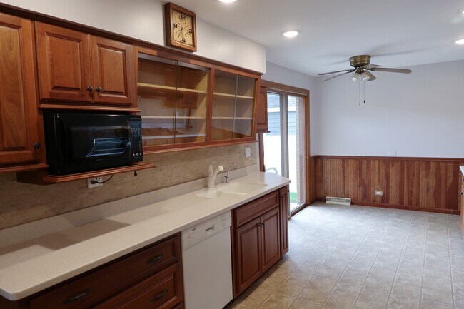 Building Photo - 5233 Woodland Ave