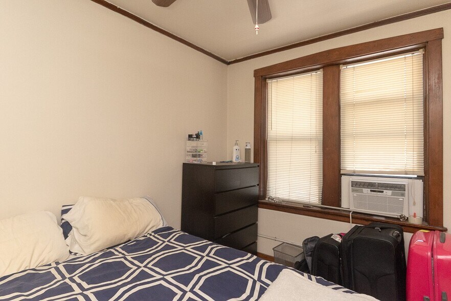 Building Photo - 3615 N Paulina St