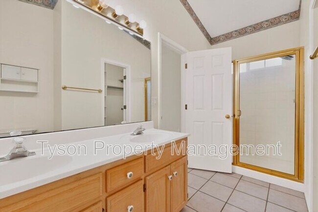 Building Photo - 7411 Peregrine Rd NE