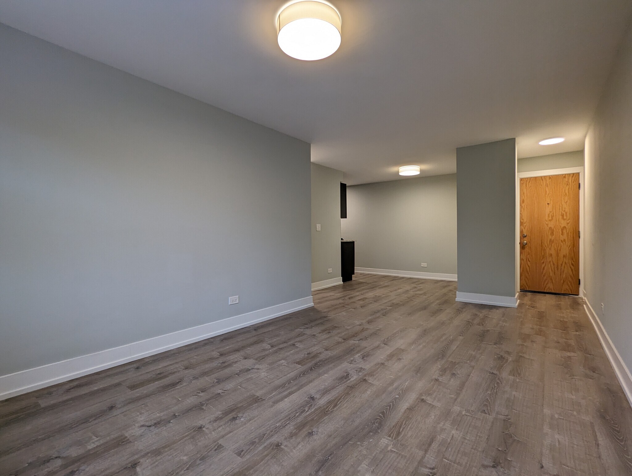Building Photo - 511 W Barry Ave