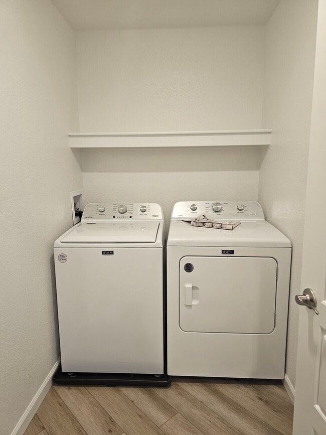 Building Photo - 901 Sonata Lane