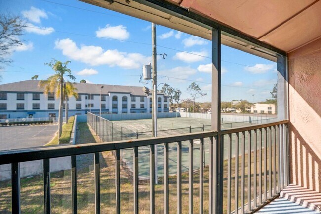 Building Photo - 2/1 Near UCF