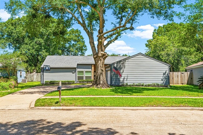 Building Photo - 1046 Apache Falls Dr