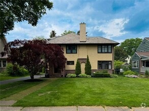 Building Photo - 299 Beresford Rd