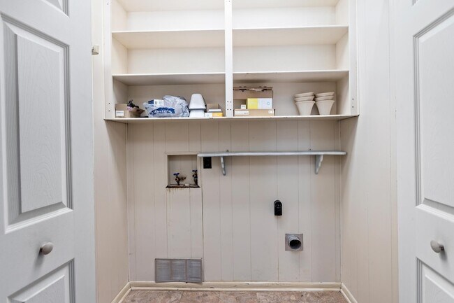 Building Photo - 660 Bancroft Dr