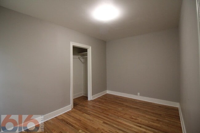 Building Photo - 116 Gold Ave SW