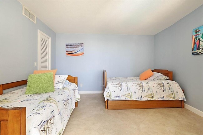 Building Photo - 2800 N Ocean Dr