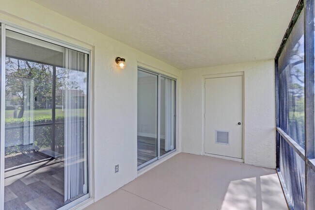 Building Photo - 6479 Chasewood Dr