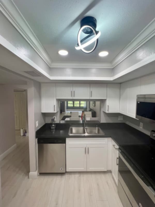 Building Photo - 3036 Eastland Blvd