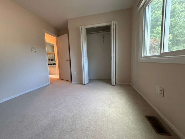 Building Photo - 1154 Bluebird Dr