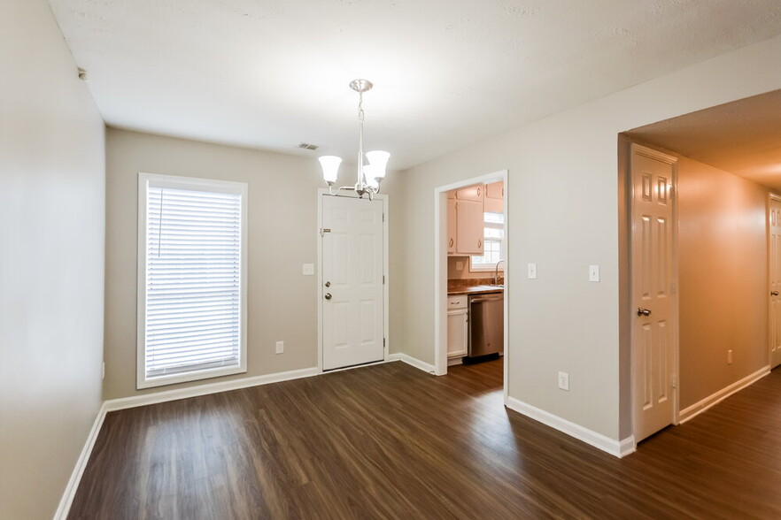 Building Photo - 2627 Country Trace SE