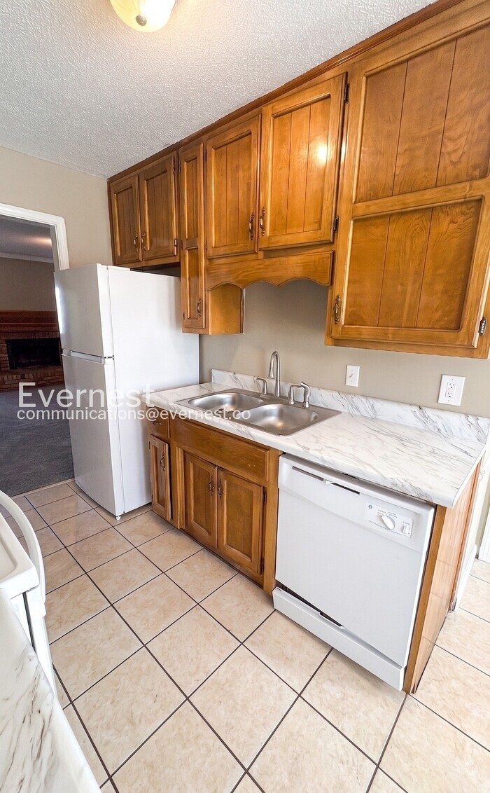 Building Photo - 387 Jamestown Manor Dr