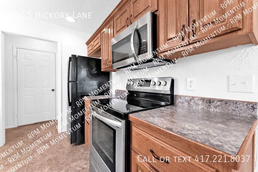 Building Photo - 882 S Hickory Ln