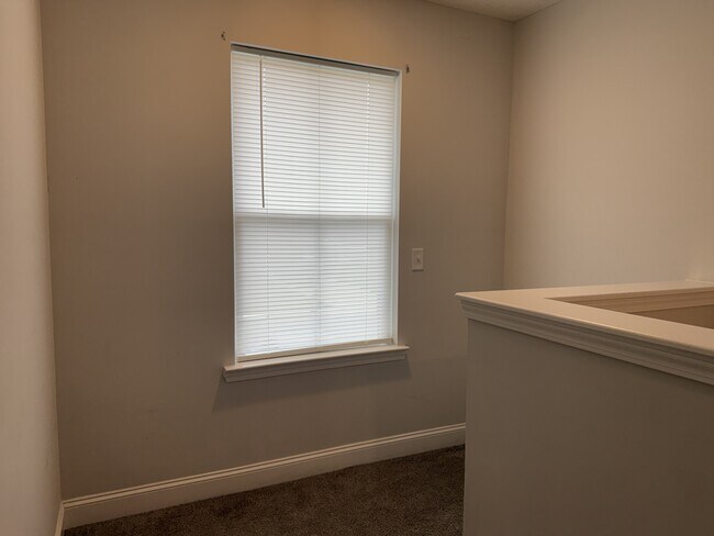 Building Photo - 345 Mcclelland Lp NE
