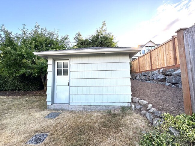 Building Photo - 10751 Durland Ave NE