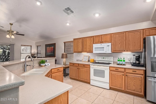 Building Photo - 1537 E Alba Dr