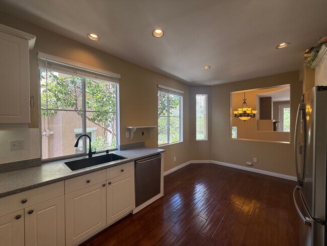 Building Photo - Spacious 3BR/2.5BA Home with Gated Communi...
