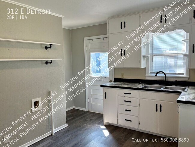 Building Photo - 312 E Detroit-