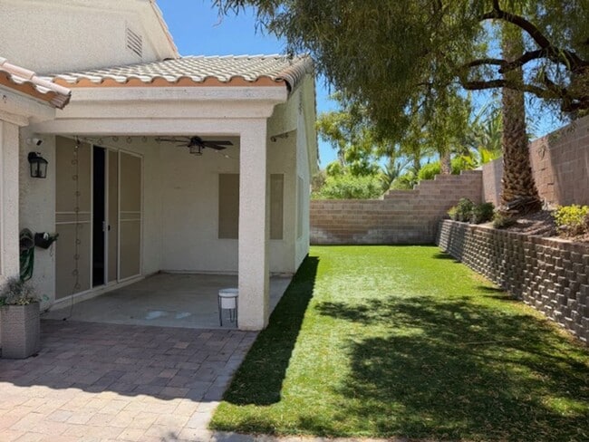 Building Photo - GORGEOUS 4 BEDROOM SINGLE STORY HOME