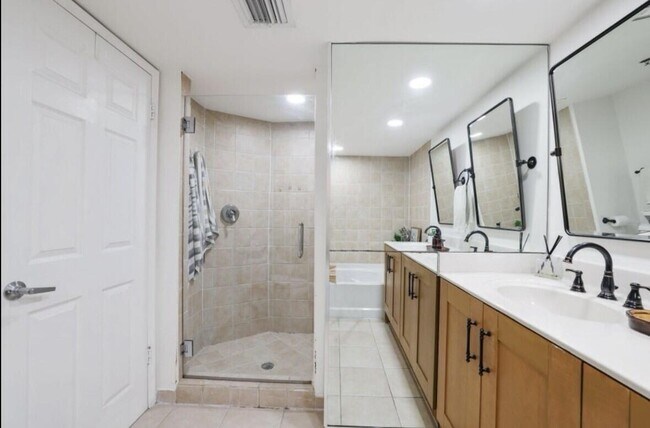 Building Photo - 3143 Clint Moore Rd