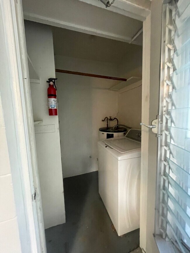 Building Photo - 2 Bed 1 Bath Home | Pet Friendly | Washer Dryer Hook Ups | Section 8 Welcome