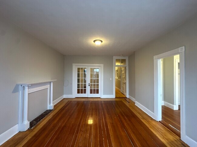 Building Photo - 39 Forest St