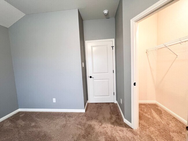 Building Photo - 10331 Lynwood Branch