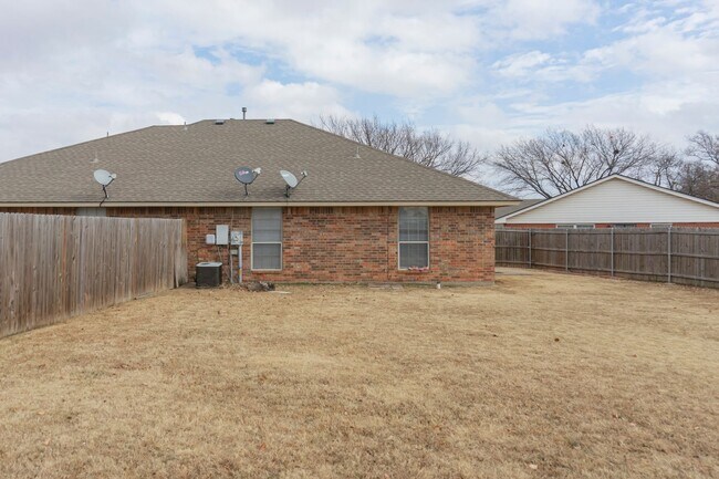 Building Photo - 810 Delmar Cir