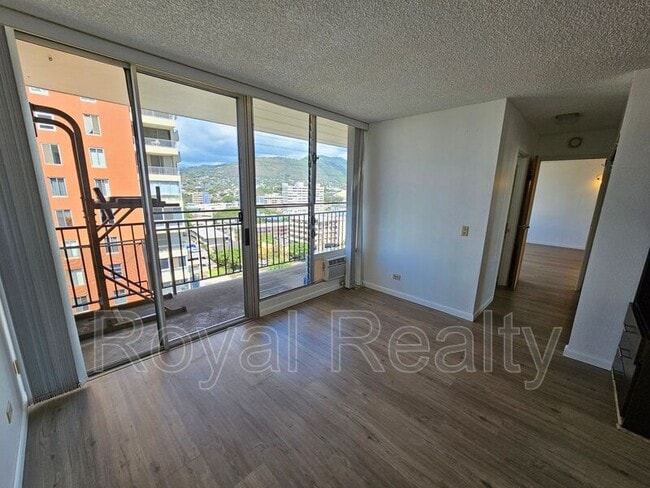 Building Photo - 2754 Kuilei St