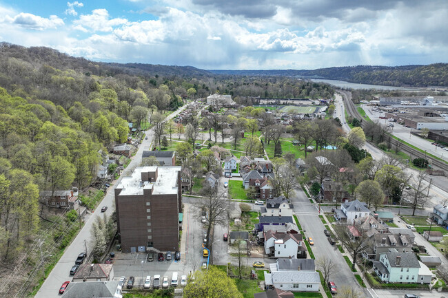 Aerial Photo - Leetsdale Manor