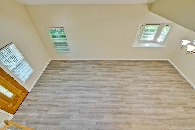 Building Photo - Awesome Home Located in a Quiet Tree Line Neighborhood