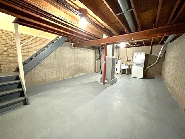 Building Photo - 133 Orchard Dr