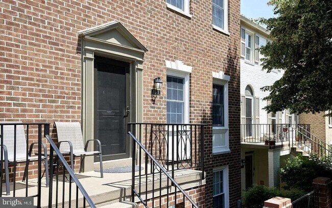 Building Photo - 3251 Sutton Pl NW