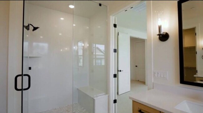 Building Photo - "Luxurious 3-Bed Oasis in Granite Bay with Elegant Finishes & Modern Comforts"