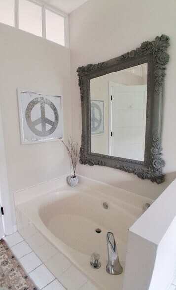 Soaking Tub in Master Bathroom - 12 Seahorse Ct