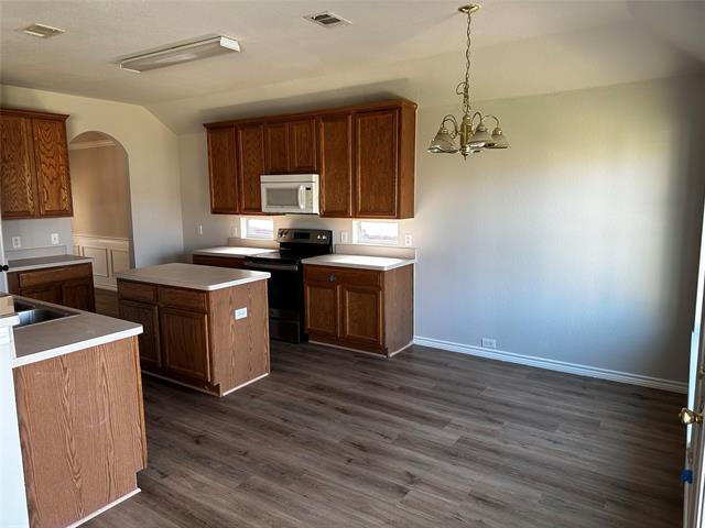 Building Photo - 2512 Clubhouse Dr